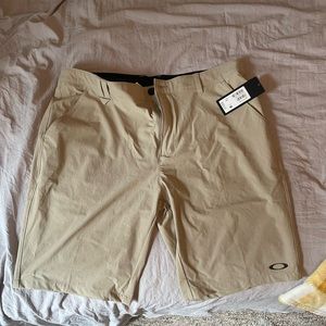 Oakley Golf Shorts NWT Tan size 38